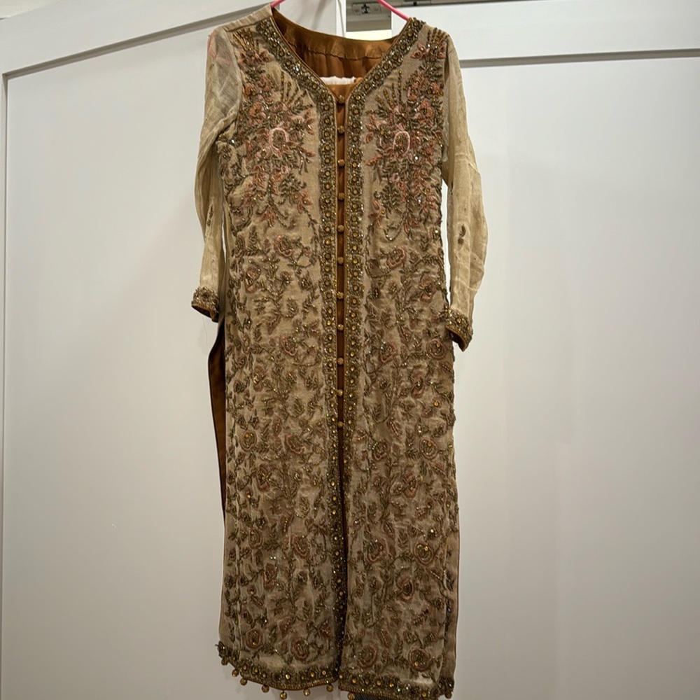Pakistani shalwar kameez